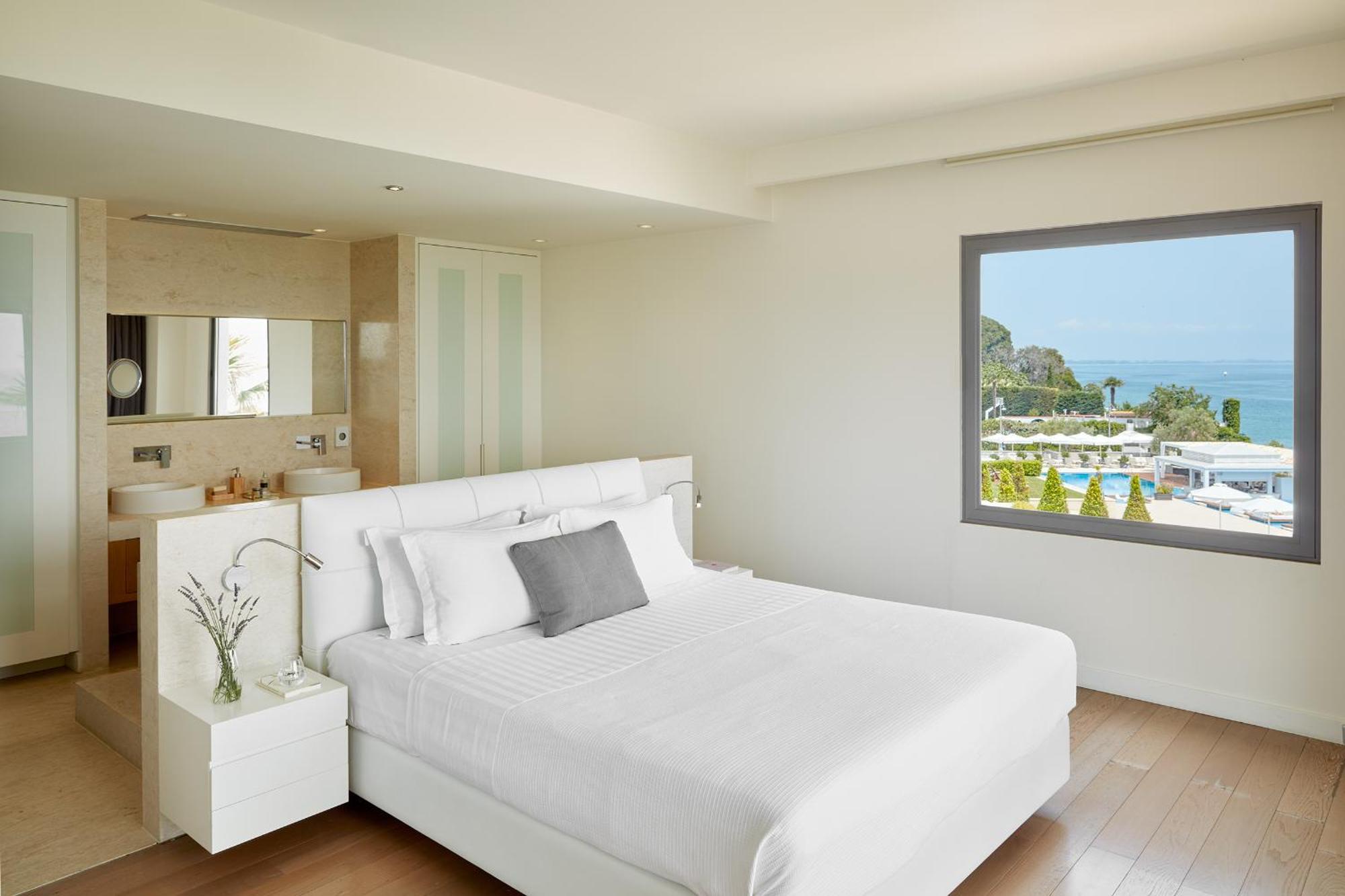 Suite de Luxe avec Piscine Privée - Vue sur Mer